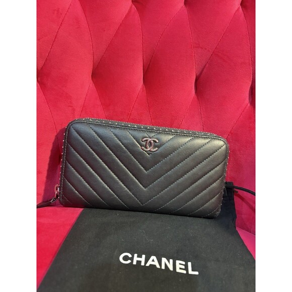 Chanel Chevron Zippy Wallet Black With Blue Interior - Picture 1 of 11